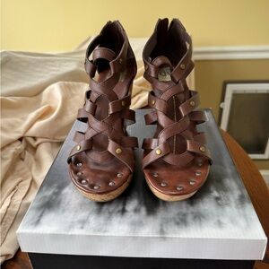 Dolce Vita Brown Leather Wedge Heel Sandals with Strappy Design